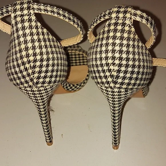 Houndstooth Heels - Picture 3 of 6